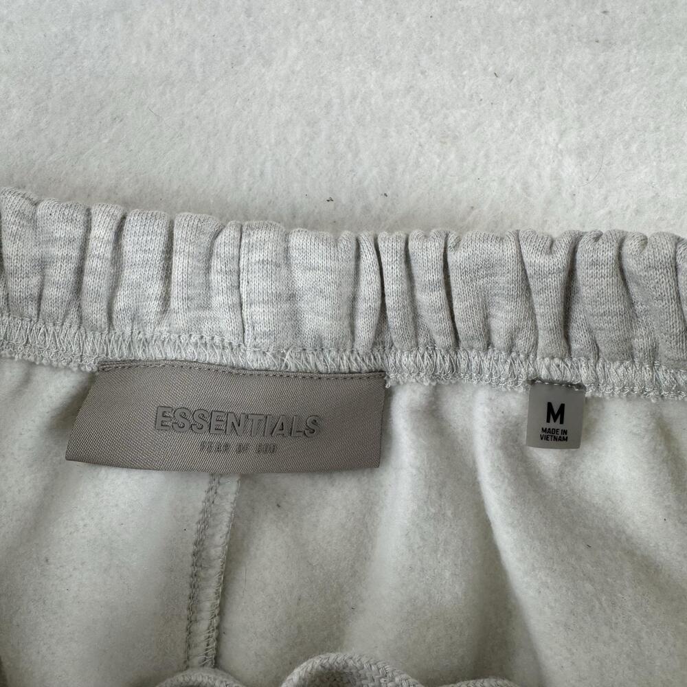 Fear Of God Essentials Shorts Mens Size M Gray Fleece Sweat Elastic Waist Logo - Picture 4 of 7